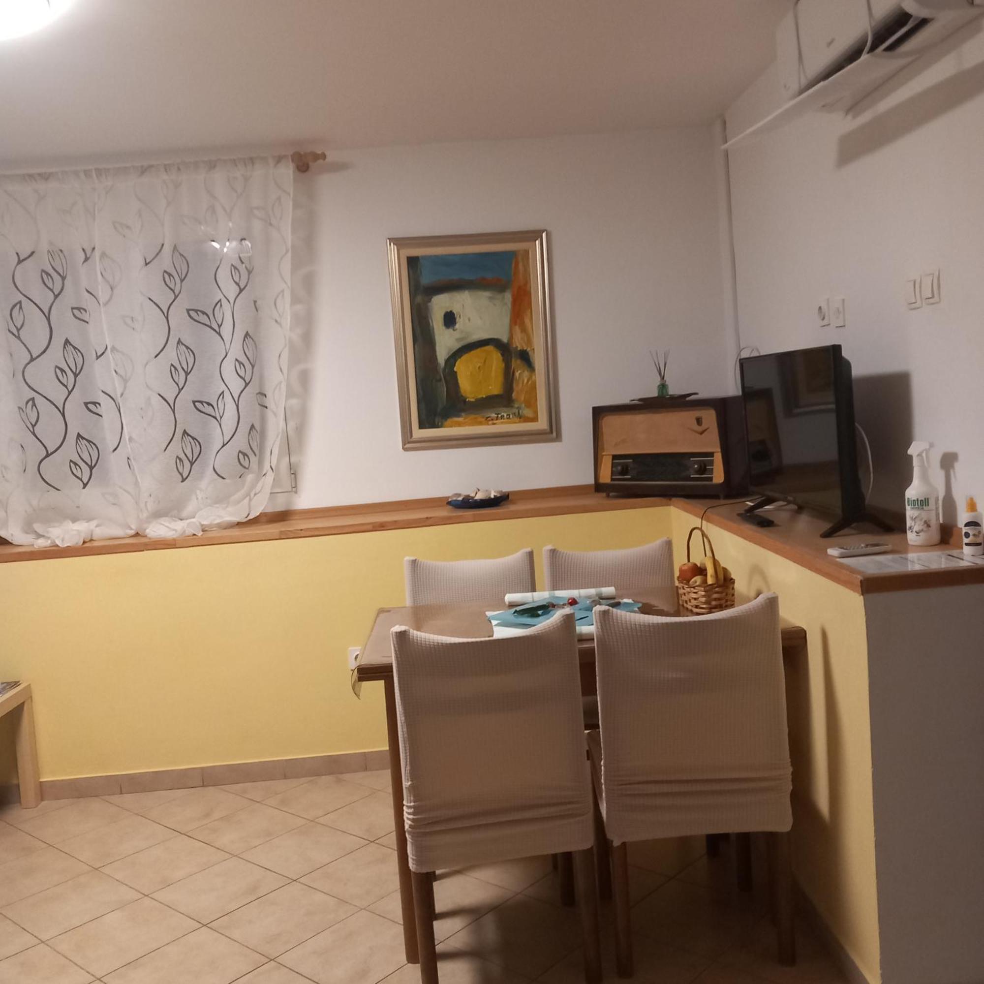 Apartmani Bozic-오미살즈 외부 사진