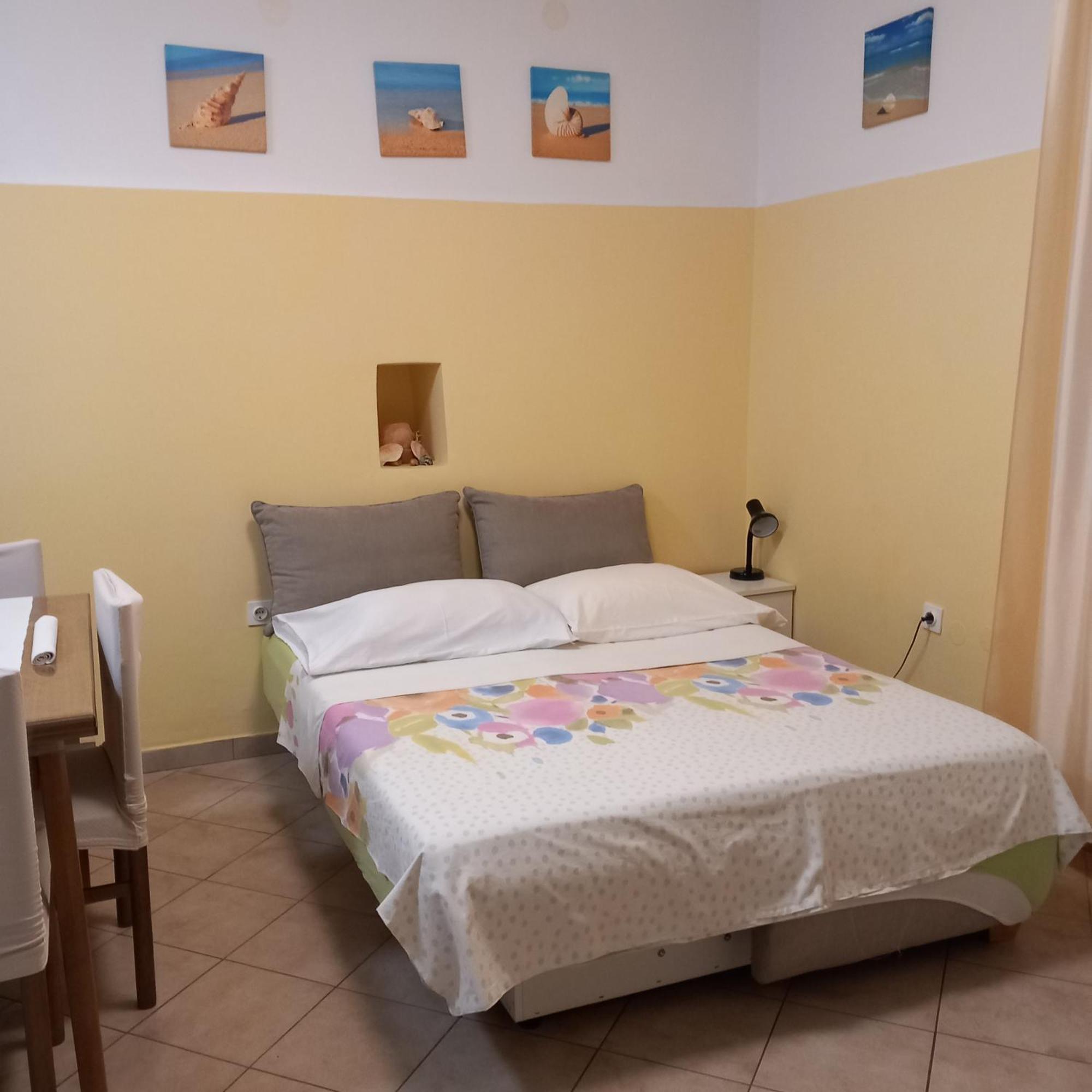 Apartmani Bozic-오미살즈 외부 사진