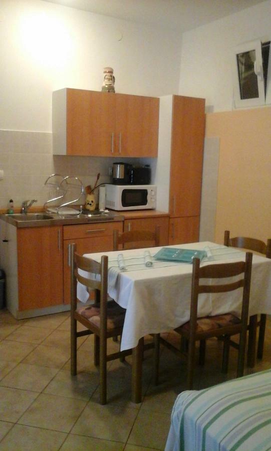 Apartmani Bozic-오미살즈 외부 사진