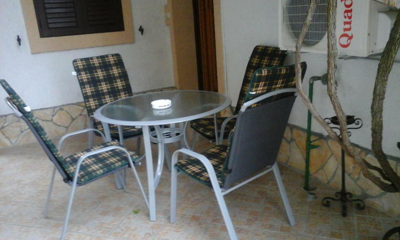 Apartmani Bozic-오미살즈 외부 사진